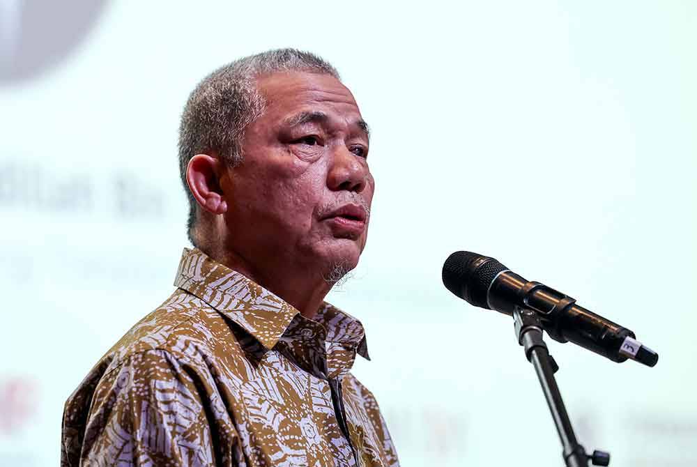 Fadillah ketika menyampaikan ucaptama pada Simposium Pemimpin Masa Depan Kelestarian Air 2024: Memacu Impak untuk Daya Tahan Air (Future Leaders of Water Sustainability (Flows): Accelerating Impact for Water Resilience) di sini pada Khamis. Foto Bernama