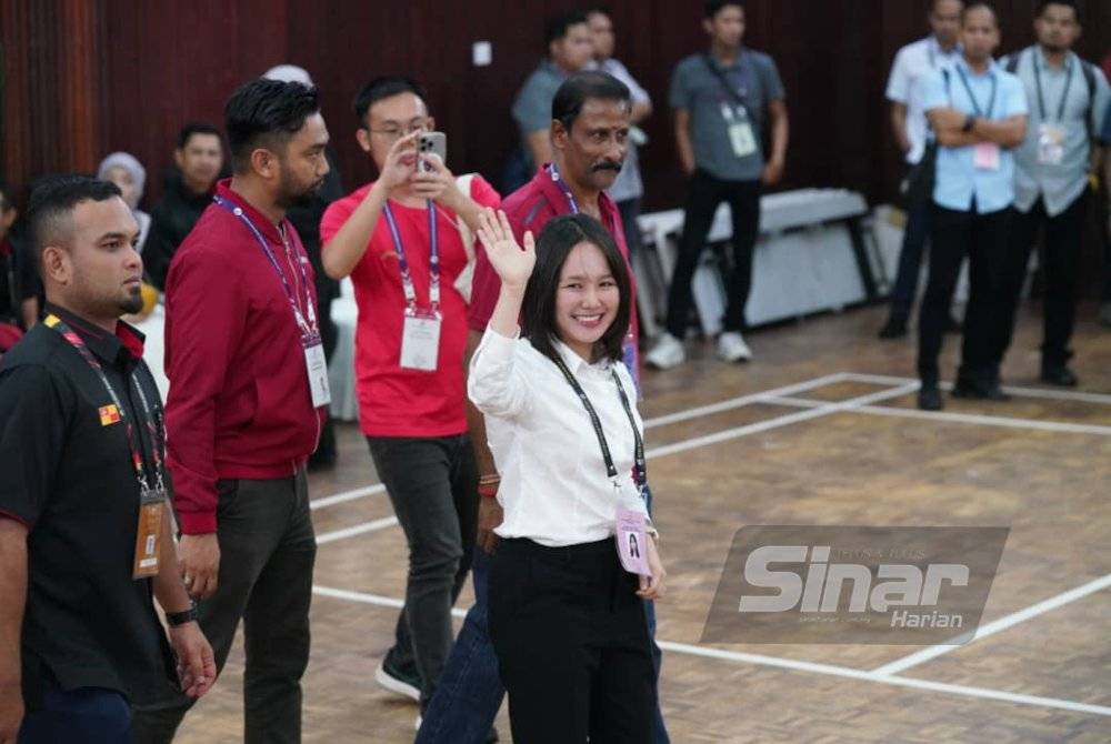 Sock Tao yang memenangi PRK DUN Kuala Kubu Baharu berjanji untuk menunaikan tanggungjawabnya membantu penduduk di kawasan itu. Foto Sinar Harian/ROSLI TALIB