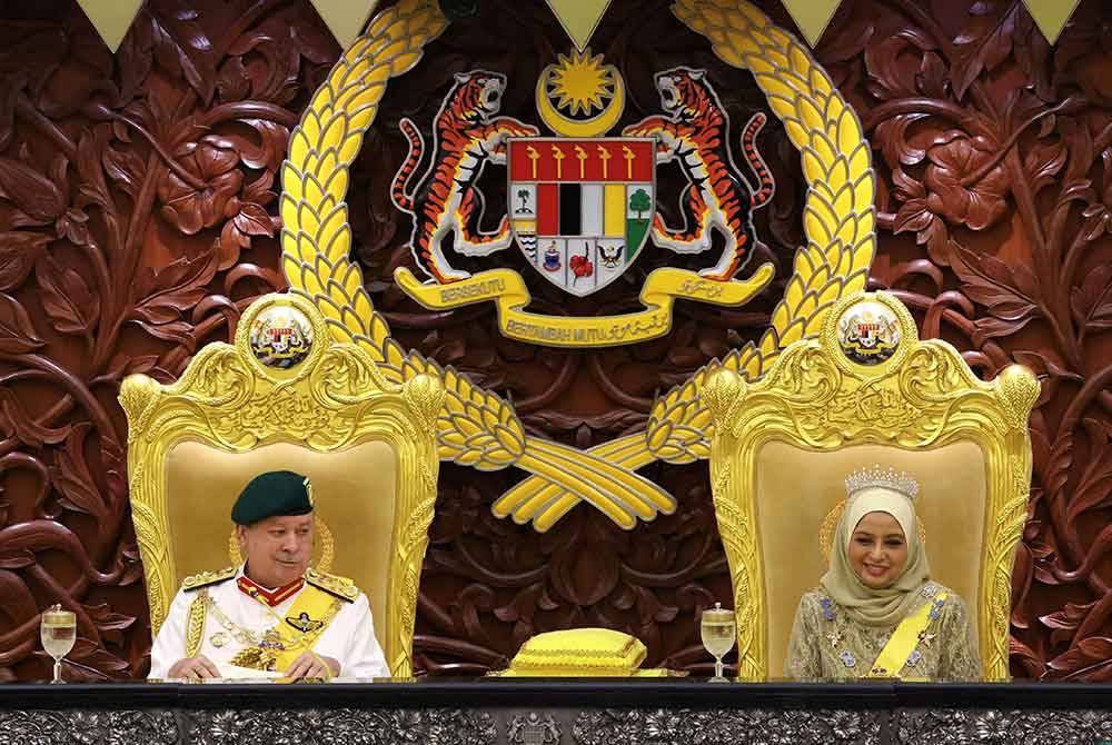 Yang di-Pertuan Agong, Sultan Ibrahim dan Raja Permaisuri Agong Raja Zarith Sofiah. Foto Bernama