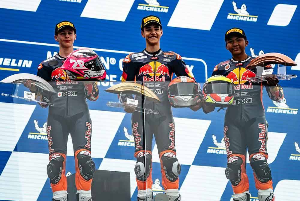 Hakim Danish menamatkan perlumbaan dalam kedudukan podium Pusingan 2 Kejuaraan Red Bull MotoGP Rookies Cup 2024 di Litar Le Mans, Perancis pada Ahad.