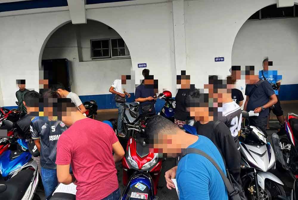 Sebanyak 208 saman telah dikeluarkan atas pelbagai kesalahan manakala 57 motosikal dikenakan tindakan sita.