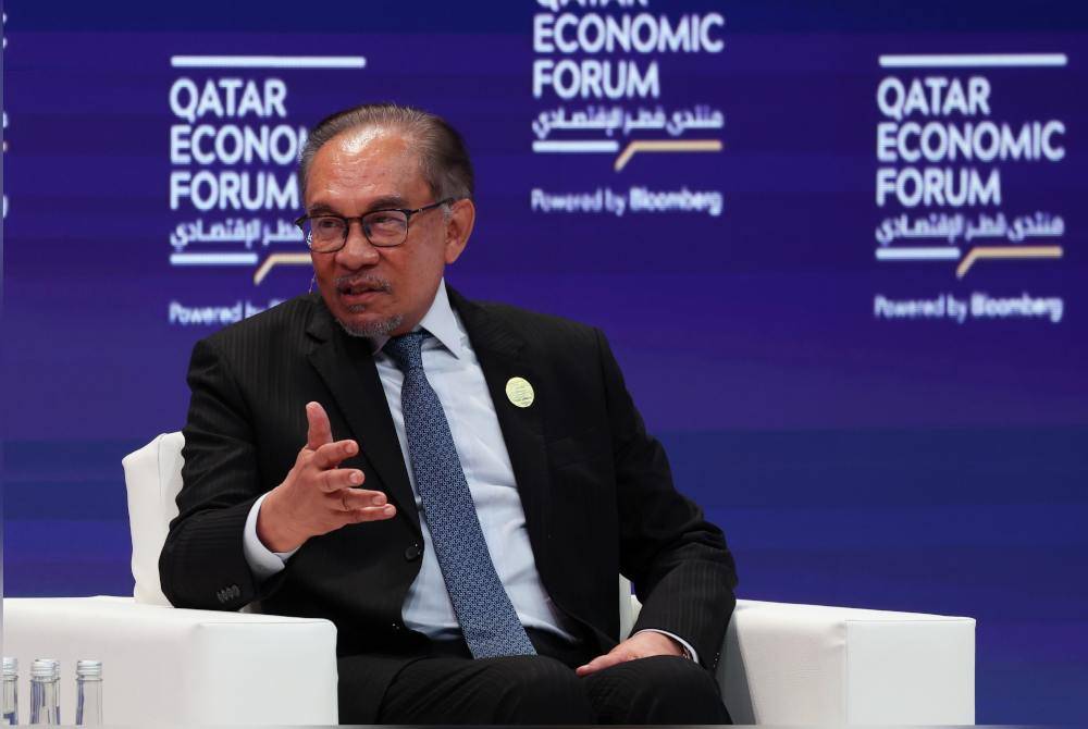 Anwar pada sesi plenari sempena Forum Ekonomi Qatar (QEF) 2024 pada Selasa. Foto Bernama