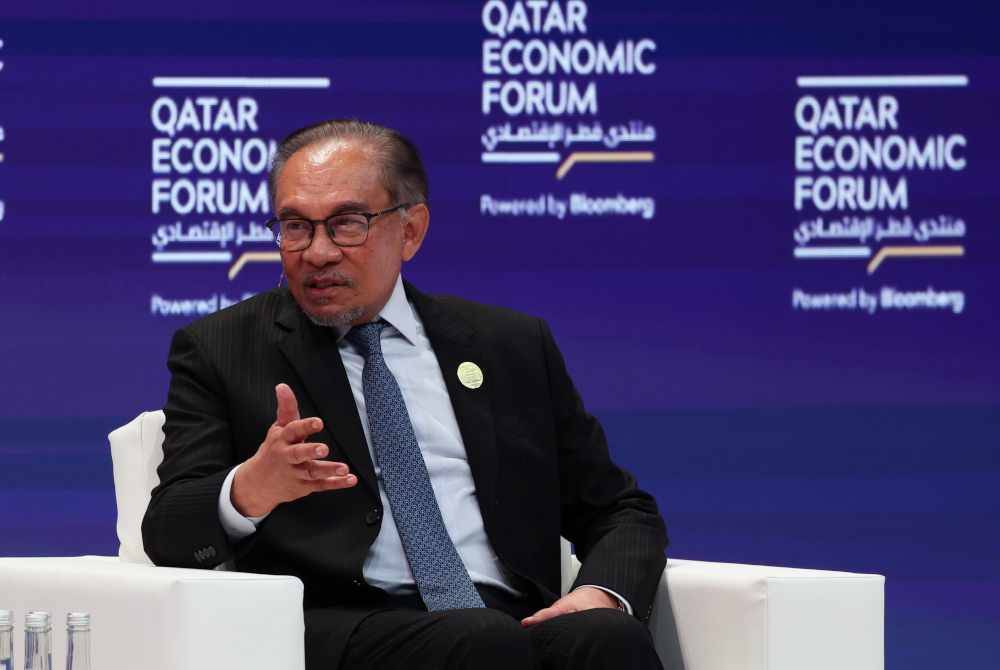 Anwar pada sesi plenari sempena Forum Ekonomi Qatar (QEF) 2024 pada Selasa. Foto Bernama