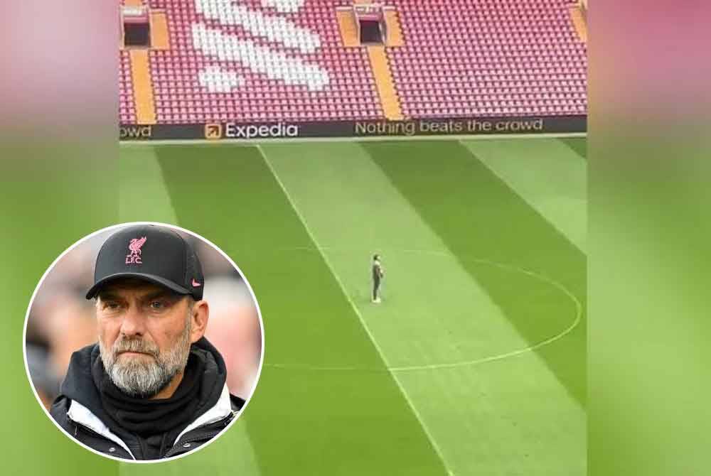 Jurgen Klopp dilihat melayan perasaannya di Anfield menjelang aksi terakhirnya sebagai pengurus Liverpool. Foto Stadium Astro