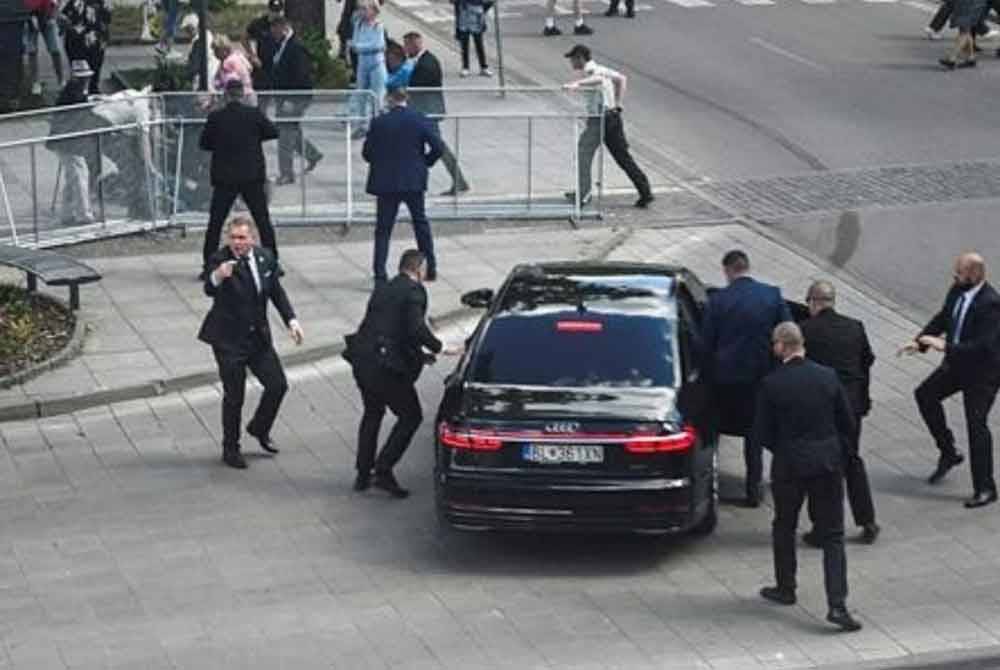 Perdana Menteri Slovakia, Robert Fico telah dihantar ke hospital selepas ditembak dan mengalami kecederaan pada Rabu. Foto Reuters