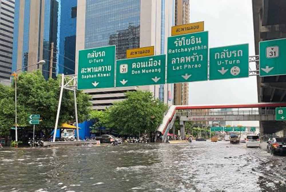 Sebahagian besar kawasan ibu kota tersebut sering ditenggelami banjir ketika musim hujan. Foto Agensi