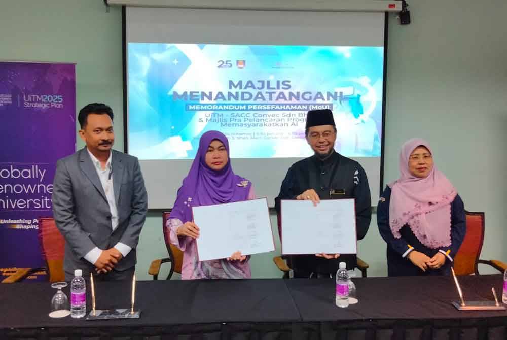 Shahrin (dua dari kanan) pada majlis menandatangani MoU antara UiTM dan SACC Convec Sdn Bhd di Pusat Konvensyen Shah Alam di Shah Alam pada Khamis.