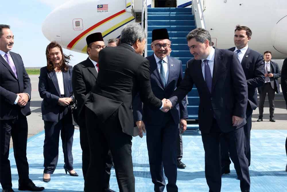 Perdana Menteri, Datuk Seri Anwar Ibrahim, tiba di Kazakhstan hari ini untuk lawatan rasmi sulungnya selama dua hari. Foto Bernama