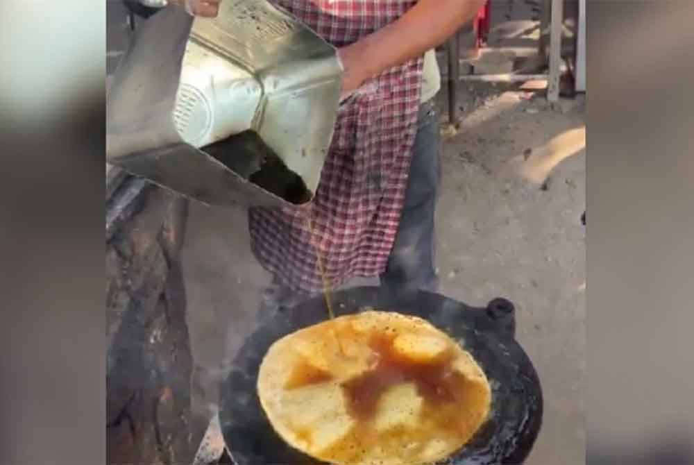 Tangkap layar video yang memaparkan pembuatan &#039;roti canai diesel&#039; berkenaan.