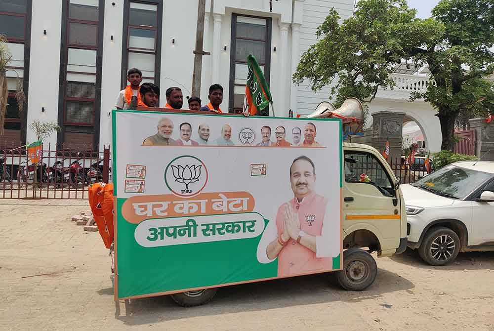 Penyokong Kongres pada perhimpunan pilihan raya yang dialamatkan oleh pemimpin parti terkemuka Rahul Gandhi di Amethi pada hari Jumaat. Amethi adalah salah satu daripada 49 kerusi yang pengundian berlangsung pada Isnin dalam fasa kelima pilihan raya umum India yang panjang. Foto Bernama