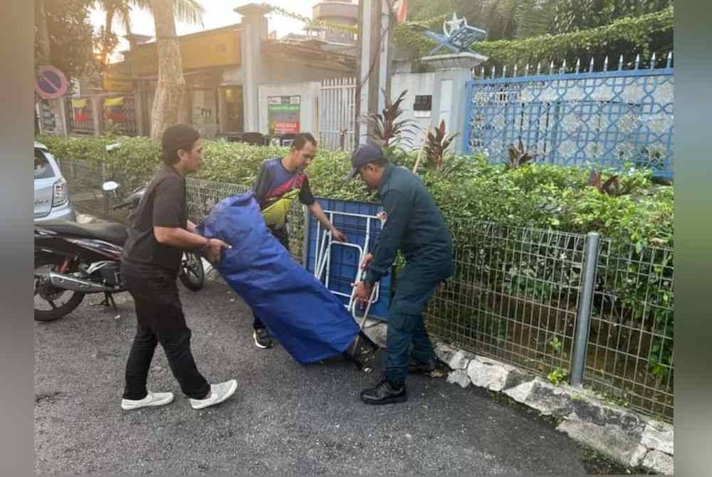 Kesemua barangan yang disita dibawa ke Stor Sitaan DBKL Jalan Lombong, Taman Miharja bagi tindakan selanjutnya.