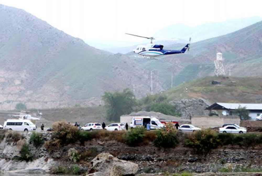 Helikopter yang dinaiki Raisi ketika berlepas di sempadan Iran-Azerbaijan sebelum ia dilaporkan terhempas. Foto IRNA via Reuters