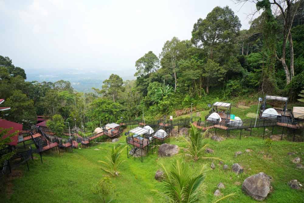 Pemandangan menghijaukan yang dapat dilihat dari Kuak Hill Resort.