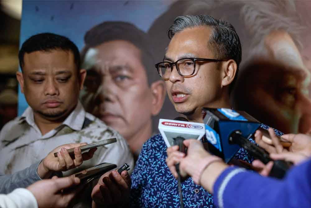 Fahmi ketika sidang media pada Majlis Malam Gala dan Sidang Media Memoir Seorang Guru &#039;Ini Kisah Nyata, Ini Kisah Kita&#039; di Golden Screen Cinema Midvalley malam ini. Foto Bernama