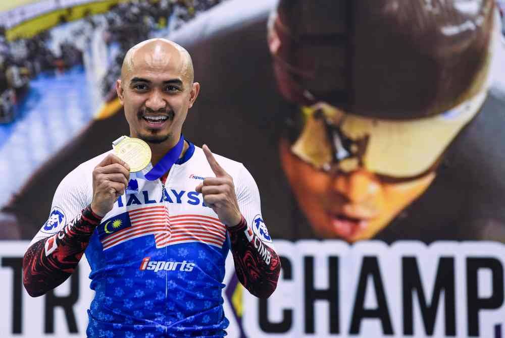 Azizulhasni meraikan kemenangan acara Men Elite Sprint pada Kejohanan Trek Kebangsaan 2024 di Velodrom Nasional Nilai, pada Selasa. Foto Bernama