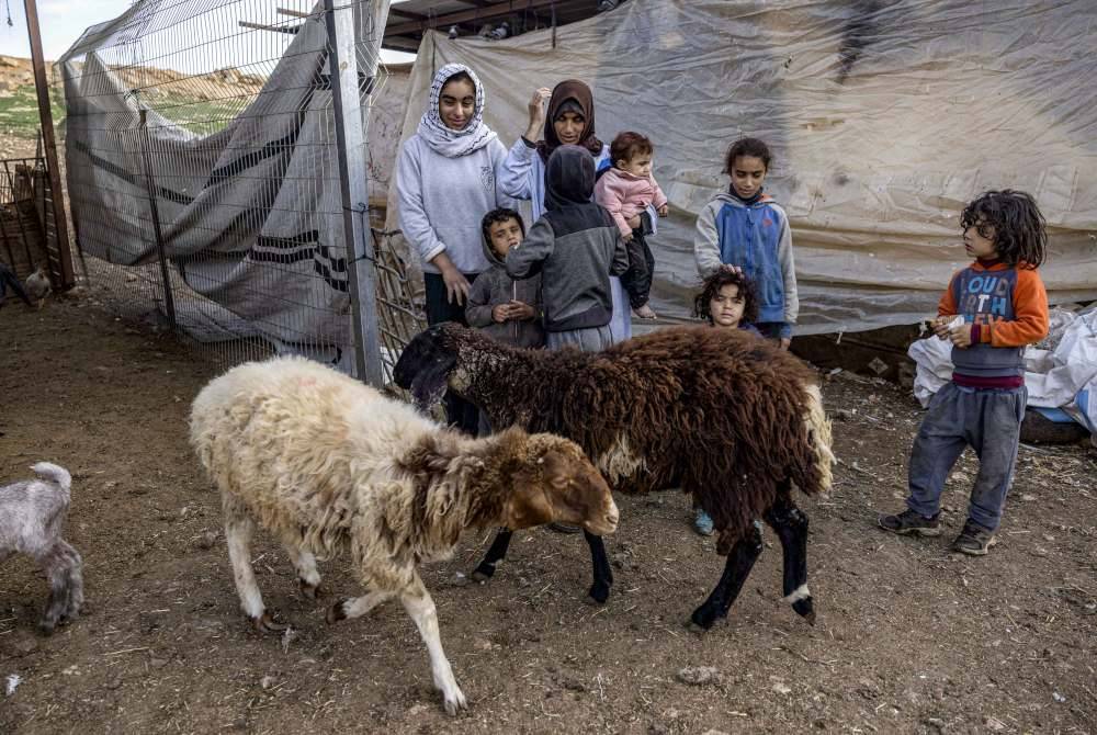 Lebih 20 keluarga daripada komuniti Bedouin diusir dari kawasan di Lembah Jordan.