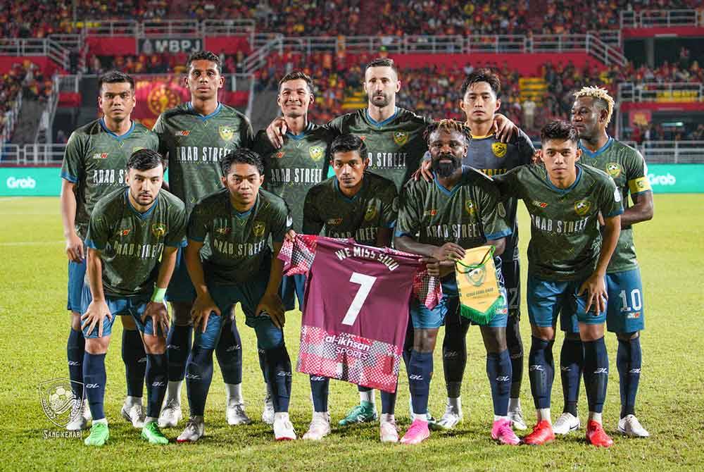 Kesebelasan utama KDA FC bertemu Selangor FC di Stadium Majlis Perbandaran Petaling Jaya pada Sabtu lalu. Foto KDA FC