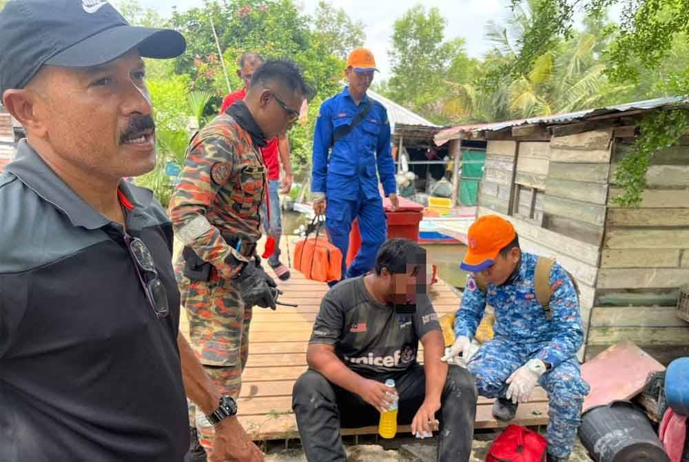 Muhammad Azfar ditemui oleh orang awam berhampiran jeti nelayan di belakang SMK Batu Kawan kira-kira jam 2.36 petang, Rabu.