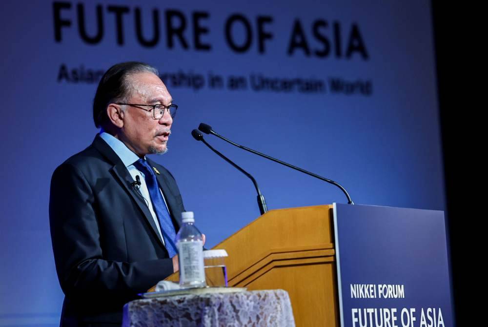 Anwar menyampaikan ucaptama semasa Persidangan Antarabangsa Masa Depan Asia ke-29 (Persidangan Nikkei) pada Khamis. Foto Bernama