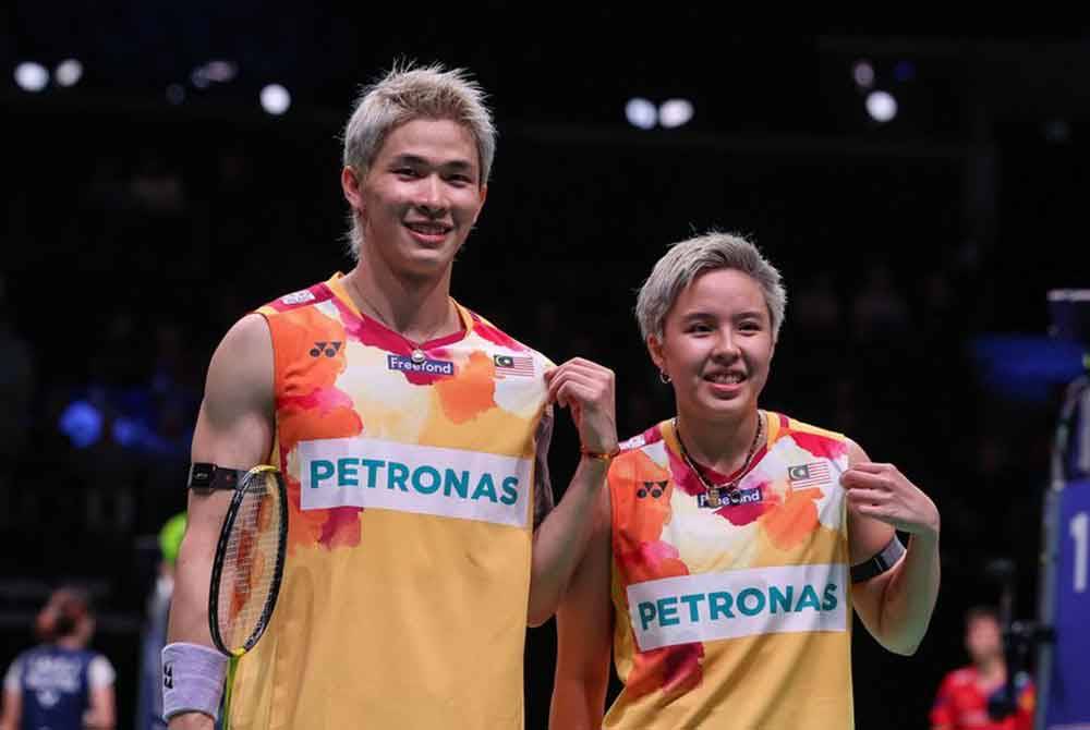 Tang Jie (kiri) dan Ee Wei mara ke separuh akhir Malaysia Masters selepas menewaskan rakan senegara dalam saingan suku akhir di Bukit Jalil pada Jumaat. Foto Agensi