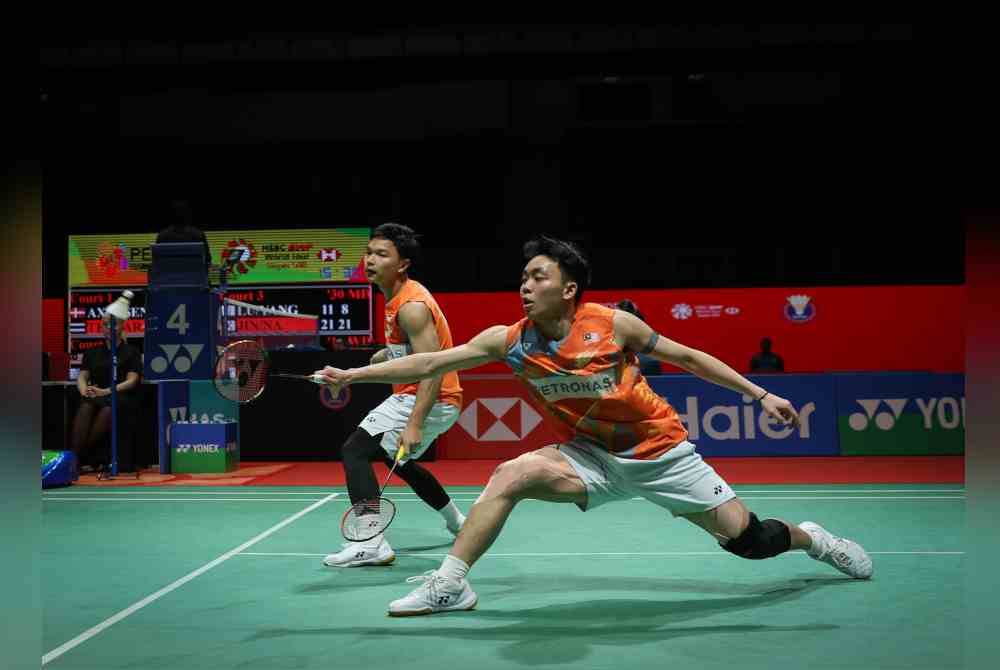 Roy King (kanan) dan Wan Arif mara ke separuh akhir Malaysia Masters selepas menewaskan pasangan Denmark dalam saingan suku akhir di Axiata Arena, Bukit Jalil pada Jumaat. Foto Bernama