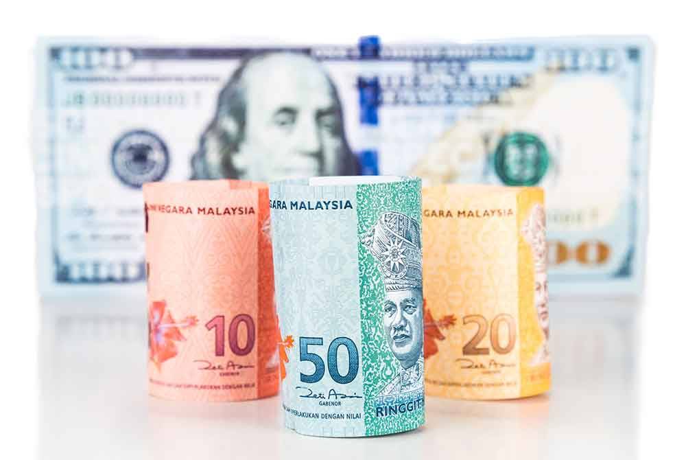 Pada 6 petang, ringgit susut kepada 4.7100/7130 berbanding dolar AS daripada 4.7020/7055 ketika ditutup semalam. Foto hiasan