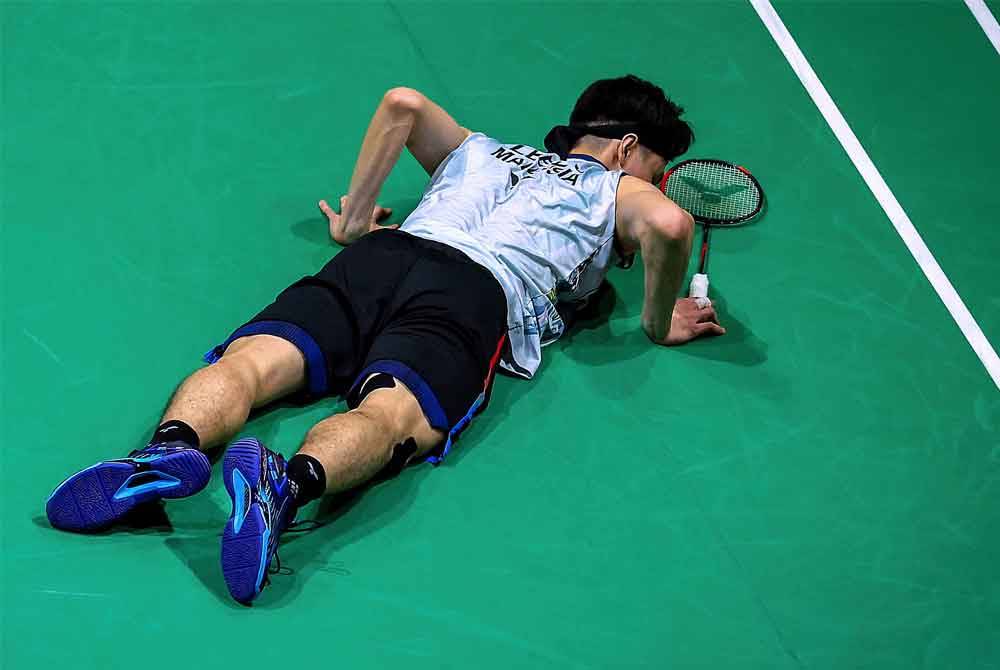 Aksi Zii Jia ketika menentang Antonsen dalam aksi suku akhir Malaysia Masters di Bukit Jalil pada Jumaat. Foto Bernama.