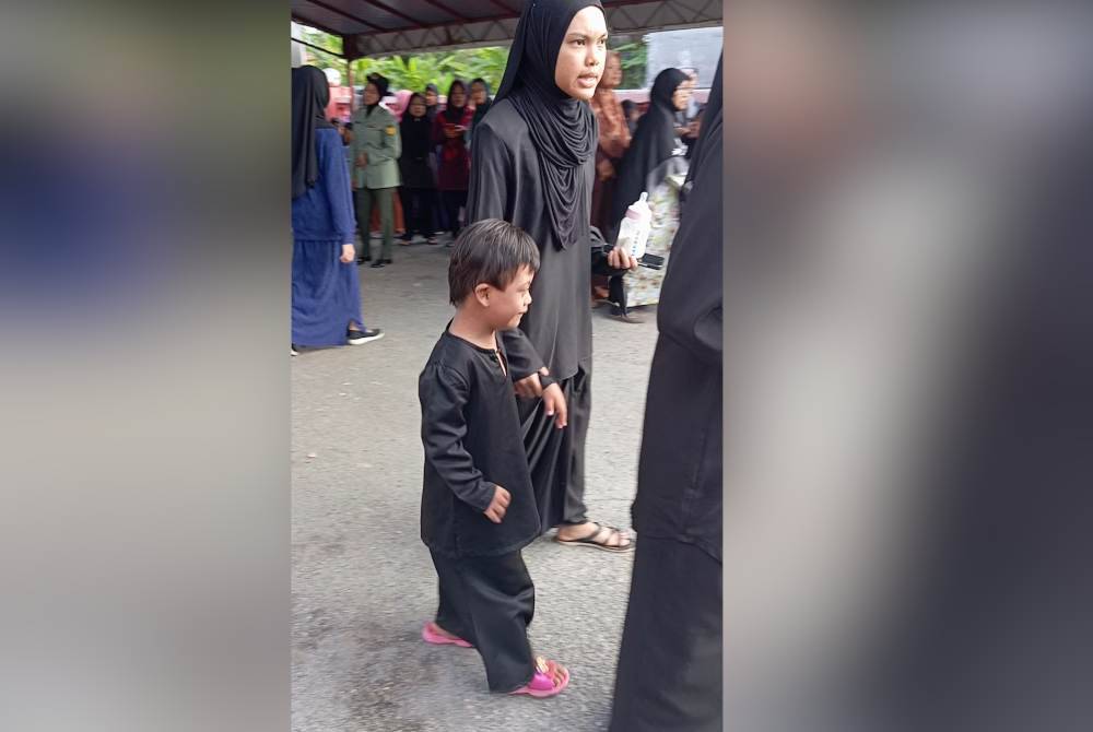 Anak istimewa Allahyarhamah Sarjan Faridah, Nurul Jannah, 7, mula mencari arwah ibunya.