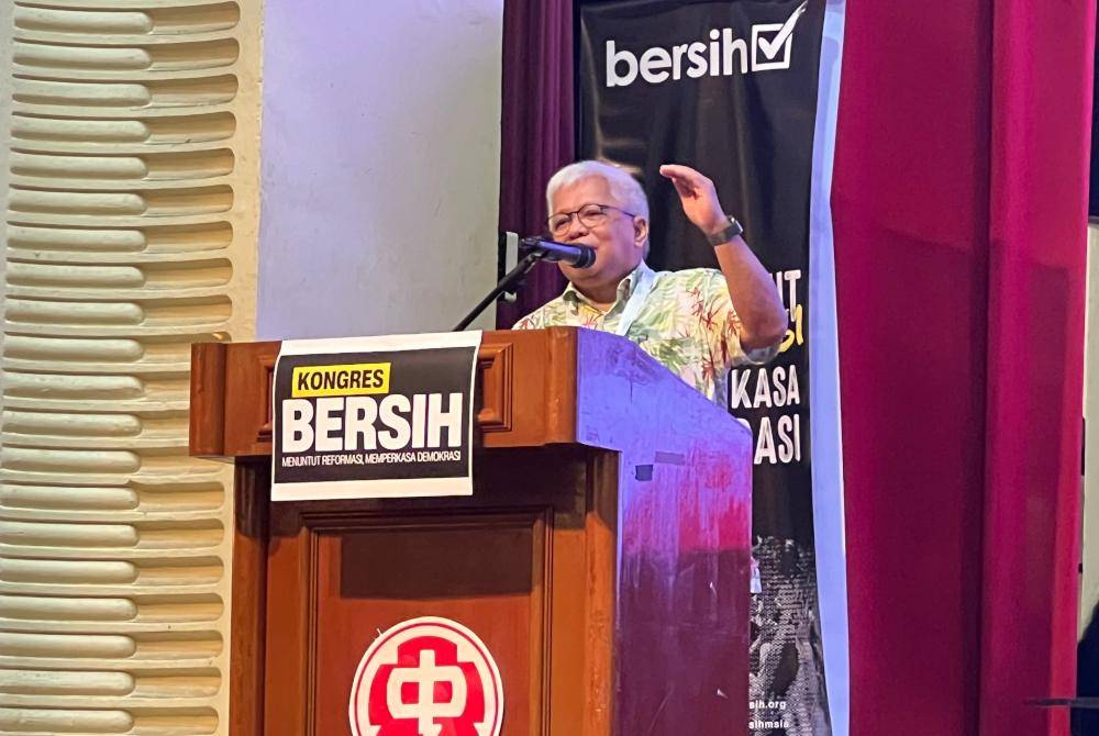 Hussamuddin ketika menyampaikan perkongsian bertajuk Perangi Rasuah: Usaha dan Kerjasama Media dan CS, Menuntut Pembersihan Politik sempena Kongres Bersih 2024, pada Sabtu.