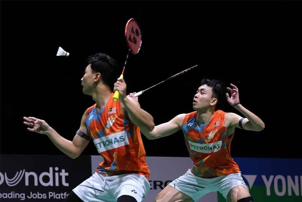 Wan Arif (kiri) dan Roy King ketika menentang pemain Denmark Kim Anders dan Skaarup Rasmussen pada pusingan separuh akhir perlawanan Kejohanan Badminton Masters Malaysia Axiata Arena Bukit Jalil pada Sabtu. Foto Bernama