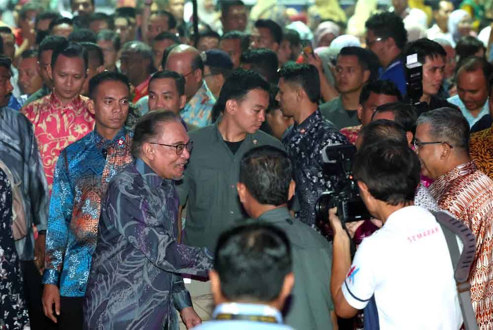 Anwar ketika hadir bagi Merasmikan Sambutan Minggu Perpaduan 2024 Peringkat Kebangsaan di Angsana Johor Bahru Mall pada Sabtu. Foto Bernama