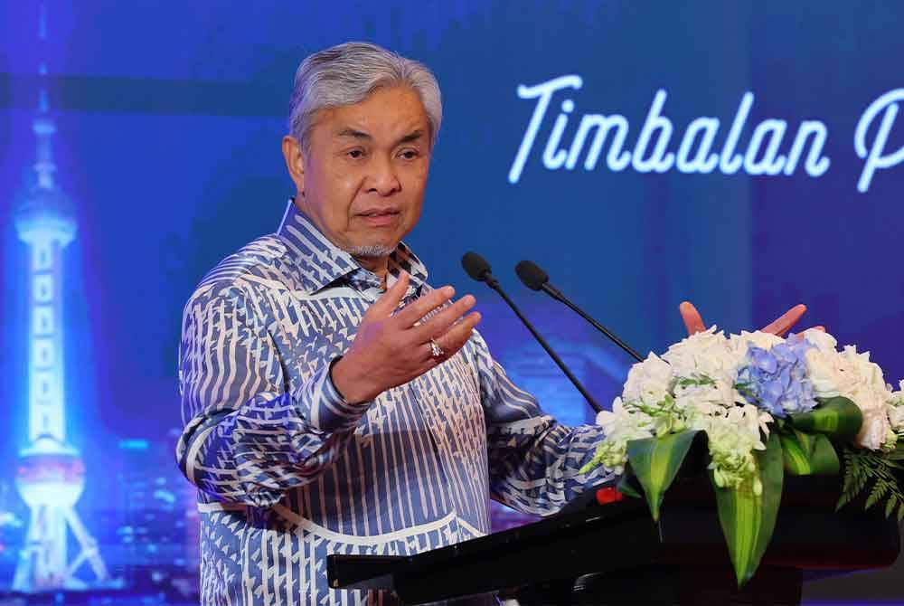 Ahmad Zahid ketika berucap pada Majlis Ramah Mesra Bersama Komuniti Rakyat Malaysia dan Pelajar Malaysia di Shanghai pada Ahad. Foto Bernama