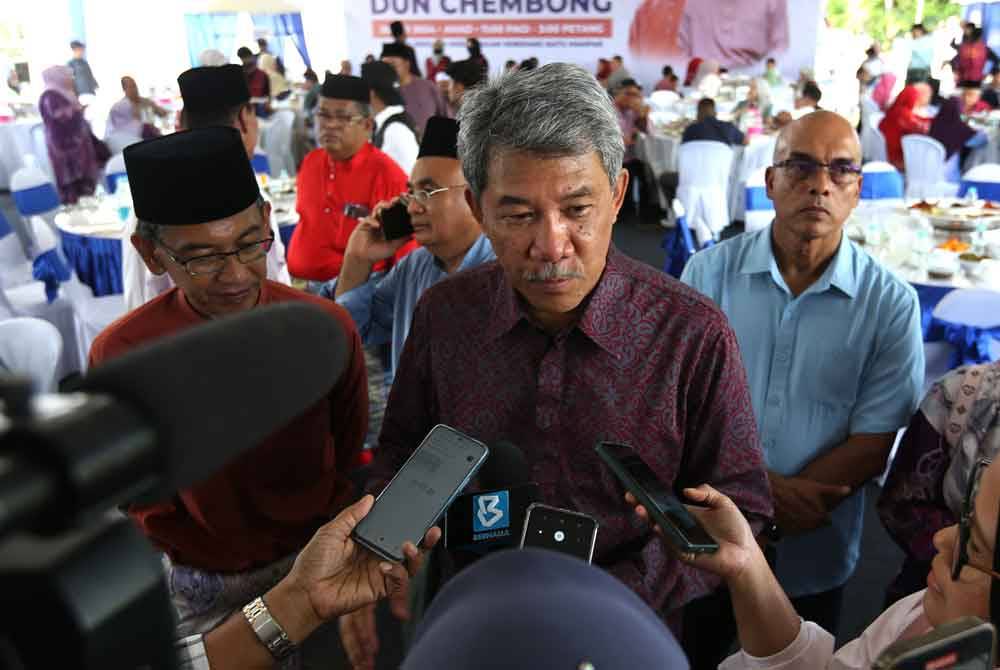 Mohamad ditemui pemberita di rumah terbuka DUN Chembong, Seremban pada Ahad.