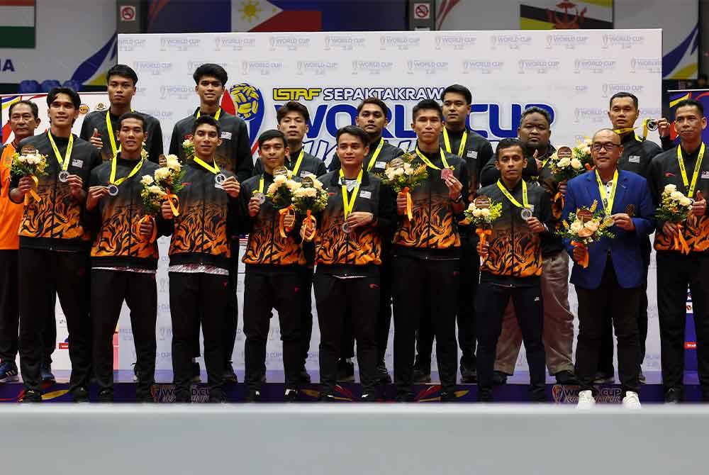 Pasukan Malaysia meraih Naib Juara dalam acara Berpasukan pada Kejohanan Piala Dunia Sepak Takraw 2024 di Stadium Titiwangsa pada Ahad. Foto Bernama