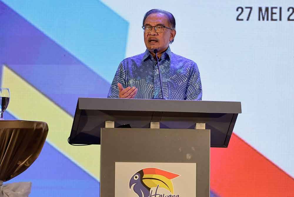 Anwar menyampaikan ucapan pada acara kemuncak sambutan Hawana 2024 pada Isnin. Foto Bernama