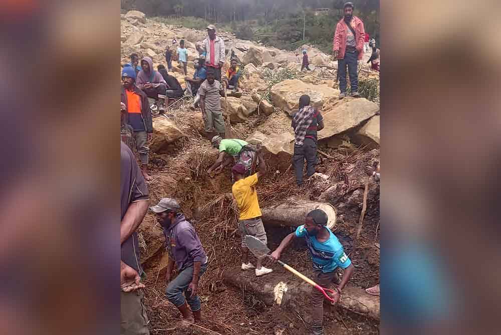 Lebih 2,000 orang telah tertimbus dalam tanah runtuh yang memusnahkan sebuah perkampungan tanah tinggi terpencil di Papua New Guinea. Foto AFP