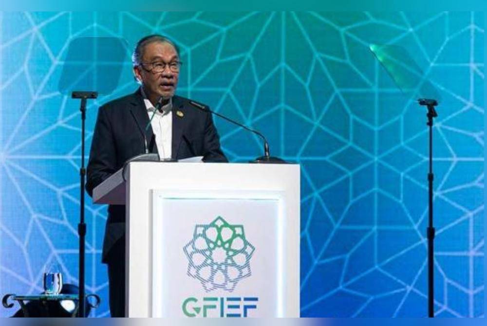 Anwar ketika merasmikan Global Forum of Islamic Economics and Finance (GFIEF) 2024 di Pusat Konvensyen Kuala Lumpur (KLCC) pada Selasa. - Astro AWANI/Shahir Omar