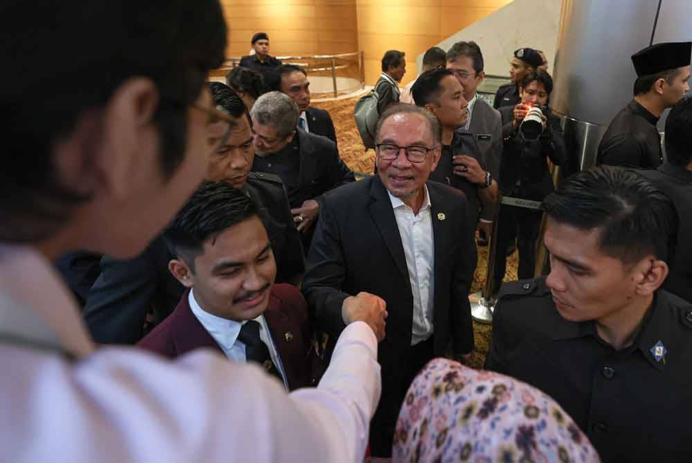 Anwar selepas Forum Global Ekonomi dan Kewangan Islam (GFIEF) di Pusat Konvensyen Kuala Lumpur pada Selasa. Foto Bernama