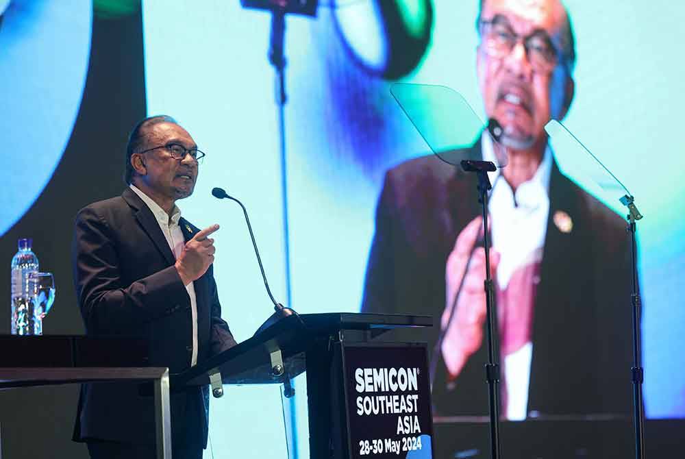 Anwar berucap pada acara SEMICON Asia Tenggara 2024, di sini, hari ini. Foto Bernama