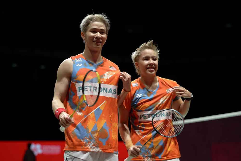 Tang Jie (kiri) dan Ee Wei akan menentang pasangan Denmark pada pusingan kedua Terbuka Singapura. Foto Bernama