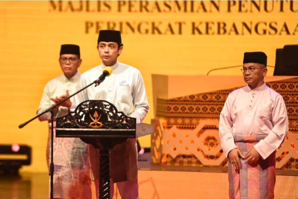 Tengku Hassanal berkenaan menyempurnakan penutupan MTHQK 2024 di Auditorium Darul Makmur, Kompleks Penyiaran Sultan Haji Ahmad Shah pada Selasa. Foto Jabatan Penerangan Pahang