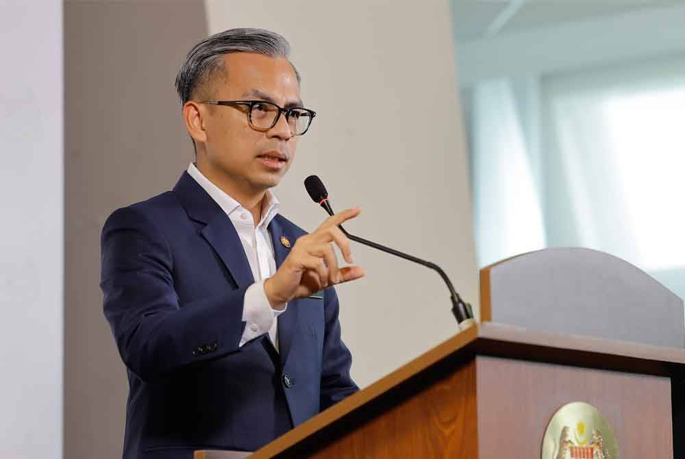 Fahmi selaku jurucakap Kerajaan Perpaduan bercakap pada sidang media selepas mesyuarat Kabinet di Kementerian Komunikasi pada Rabu.