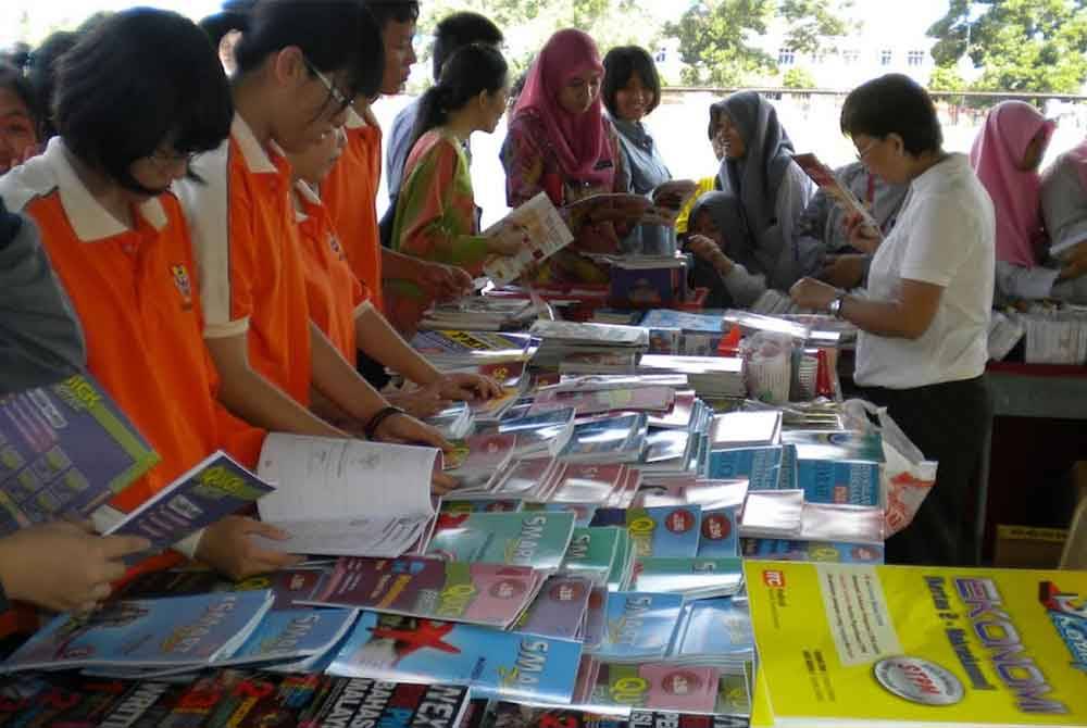 Permohonan e-baucar buku bagi fasa pertama ditutup dengan 50,000 baucar berjaya ditebus selepas lapan jam permohonan dibuka. Gambar hiasan