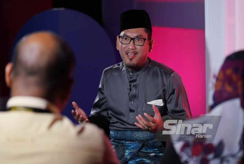 Rakaman Interviu bersama Timbalan Presiden Bersatu, Datuk Seri Ahmad Faizal Azumu di Kompleks Kumpulan Karangkraf pada Jumaat. Foto Sinar Harian-MOHD HALIM ABDUL WAHID