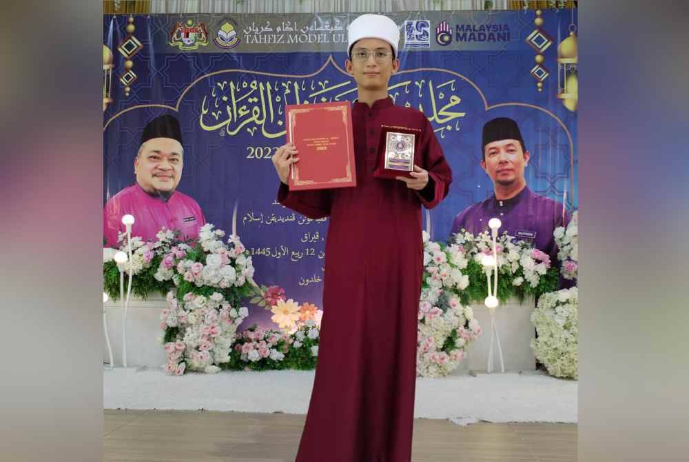 Muhammad Ifwat yang beroleh keputusan 12A di dalam SPM 2023 ketika Majlis Khatam Hafazan 30 Juzuk Al-Quran di SMKA Kerian.