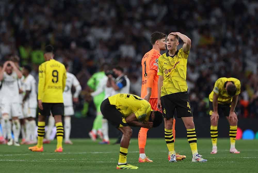 Reaksi kecewa para pemain Dortmund selepas tewas 0-2 kepada Real dalam aksi final Liga Juara-Juara di Wembley pada Ahad. - Foto: AFP.