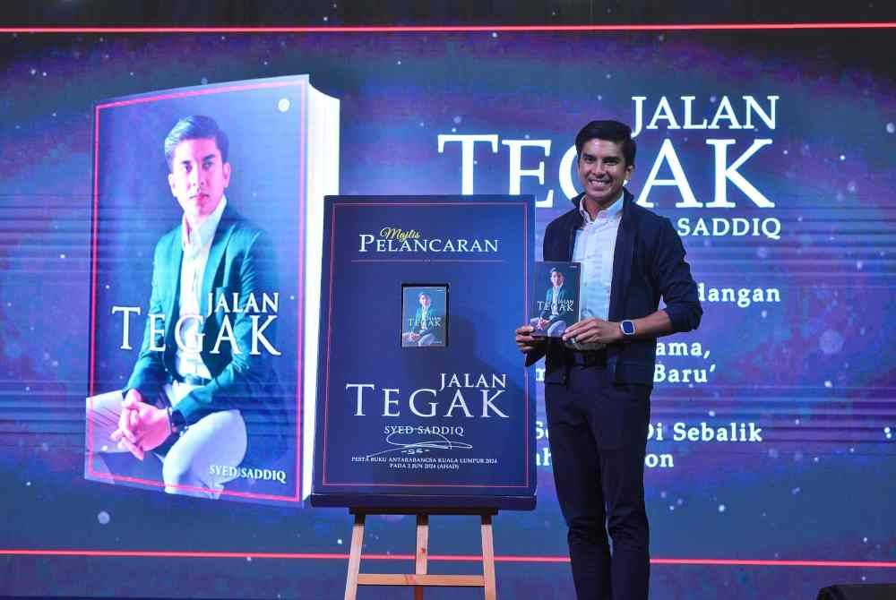 Syed Saddiq melancarkan Buku Jalan Tegak di PBAKL 2024 bertempat di WTCKL pada Ahad.