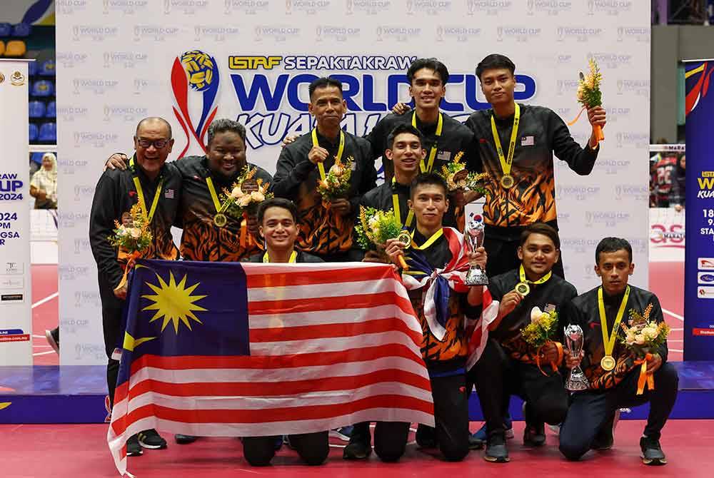 Pasukan sepak takraw negara meraikan kejayaan muncul juara acara regu dan beregu pada Kejuaraan Piala Dunia Sepak Takraw Kuala Lumpur 2024 di Stadium Titiwangsa