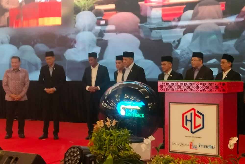 Ahmad Zahid ketika merasmikan program Halal On Track di Pusat Konvensyen Antarabangsa Persada Johor Bahru pada Selasa.