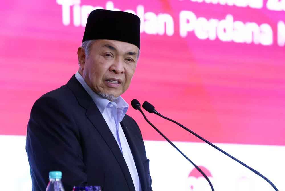 Ahmad Zahid ketika menyampaikan ucaptama pada perasmian Program Halal On Track di Pusat Konvensyen Antarabangsa Persada Johor pada Selasa. Foto Bernama